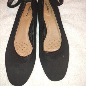 WOMEN'S SIZE 12 "COMFORTVIEW" BLACK SUEDE EMBROIDERED ANKLE STRAP LOW HEEL
